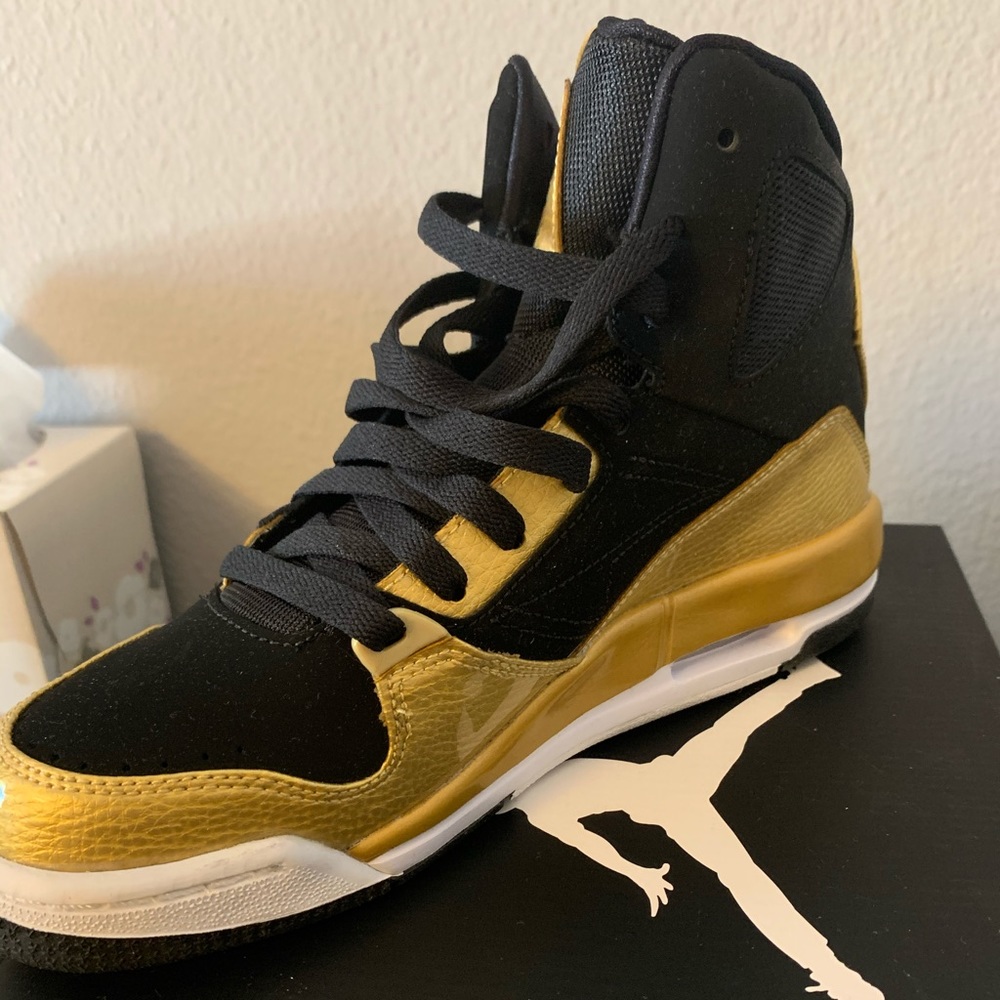 Nike Air Jordan Flight SC-3 GG in gold and black
